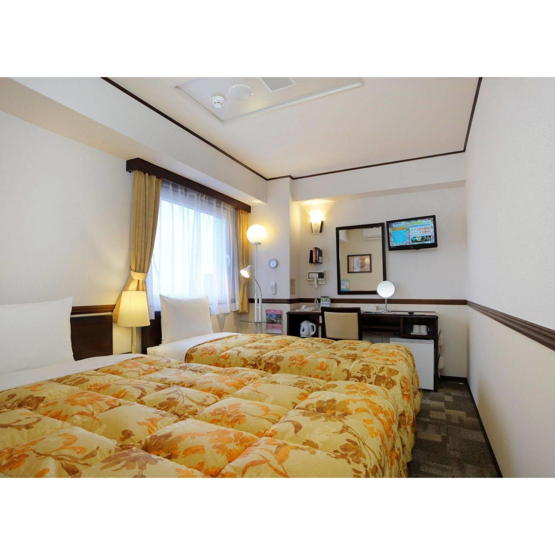 Toyoko Inn Nagoya-eki Sakuradori-guchi Honkan Exterior foto