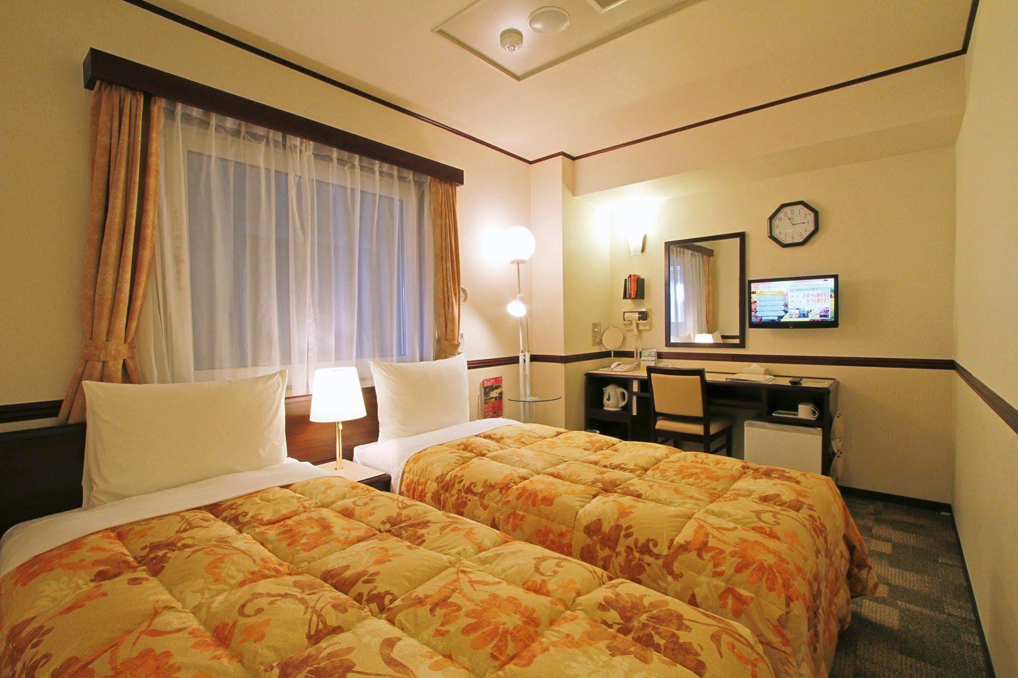 Toyoko Inn Nagoya-eki Sakuradori-guchi Honkan Exterior foto